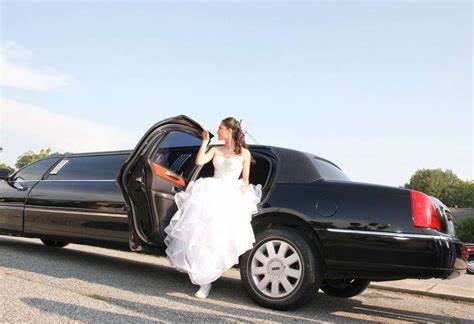 NYC wedding car Decorations service For Booking call 347-924-5987